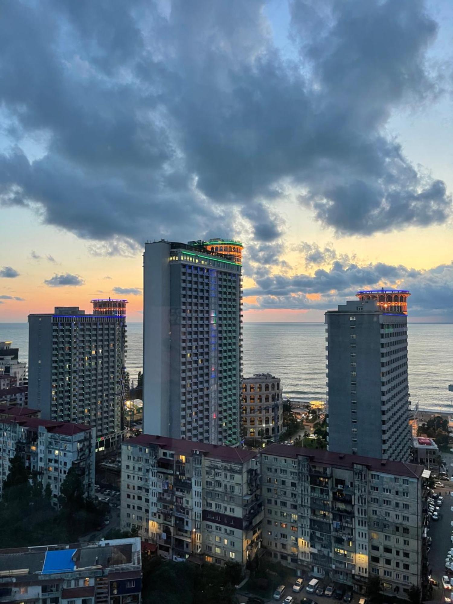 Green House Batumi Apartment Exterior photo